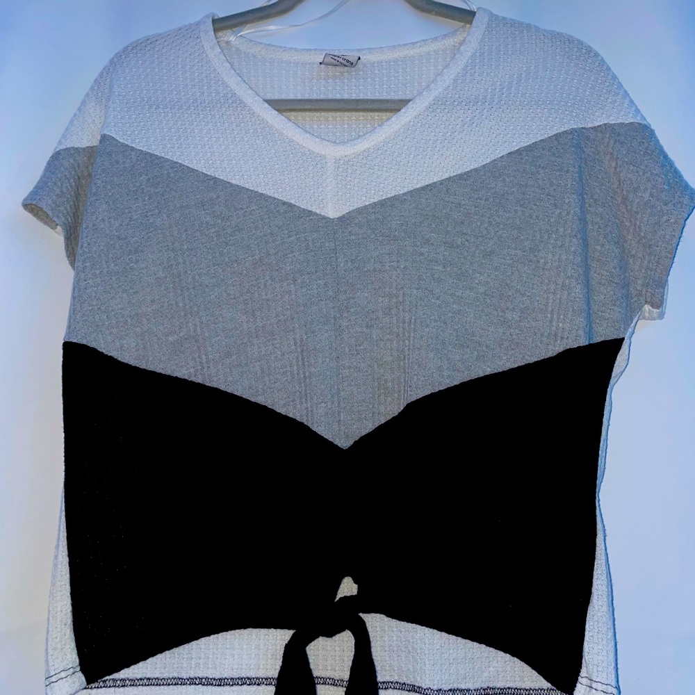 Chevron neutrals top